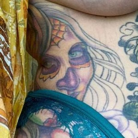 Evelyn Uncovered photo 17