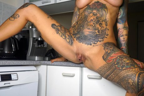 Evelyn Uncovered photo 50