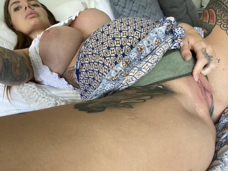 Evelyn Uncovered photo 60