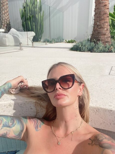 Evelyn Uncovered photo 143