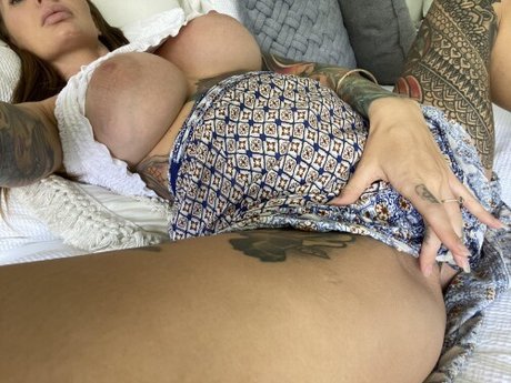 Evelyn Uncovered photo 255