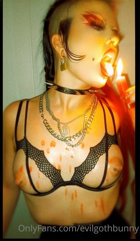 Evilgothbunny photo 4