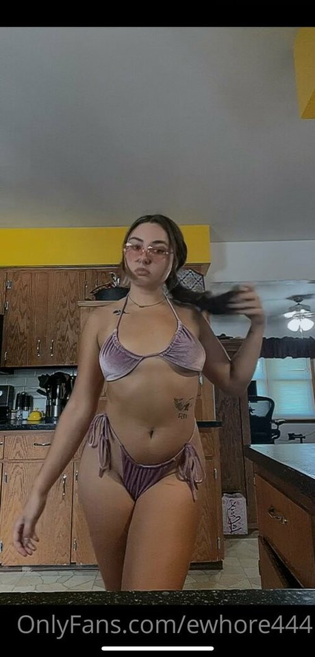 Ewhore444 photo 4