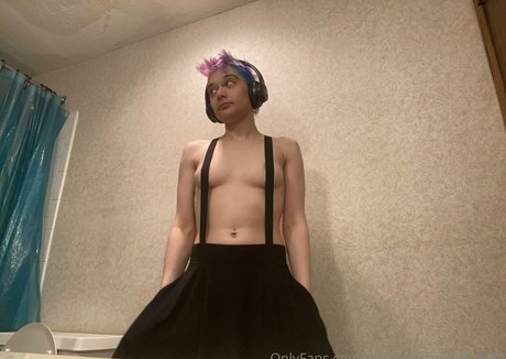 Explicit_enby photo 66