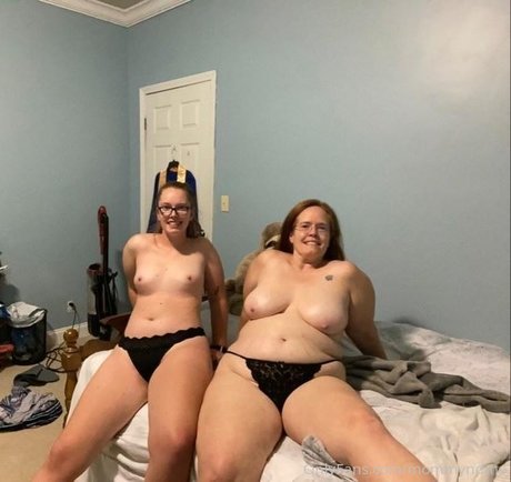 Faith And Courtney photo 27