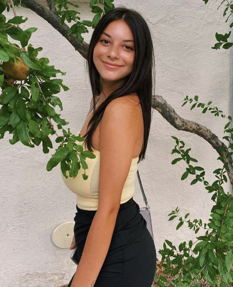 Faith Flores photo 8