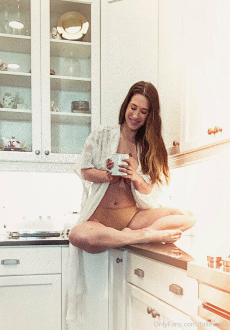 Fallinlovia photo 77