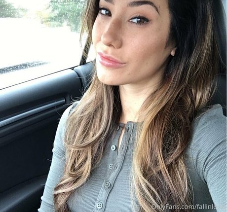 Fallinlovia photo 92