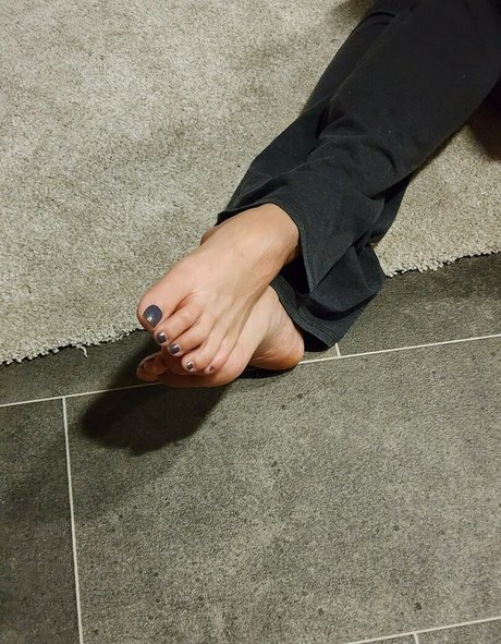 Favorablefeet11 photo 23