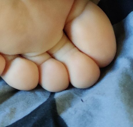Feet-amana photo 2