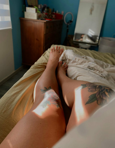 Feetloretta photo 37