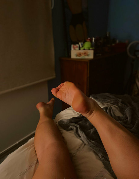Feetloretta photo 41