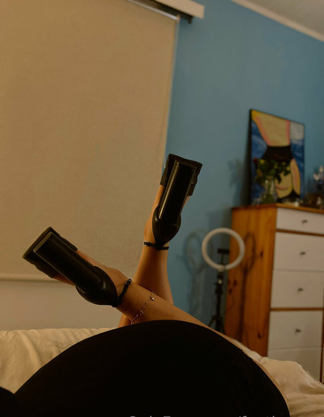 Feetloretta photo 46