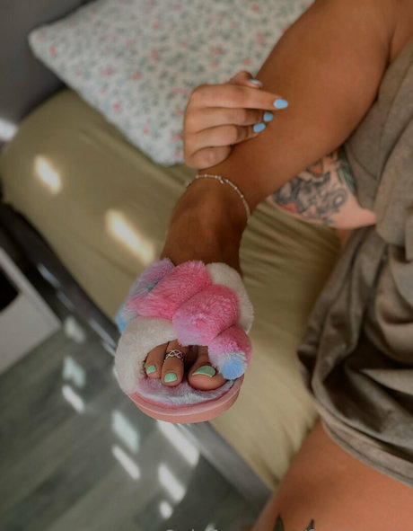 Feetloretta photo 48