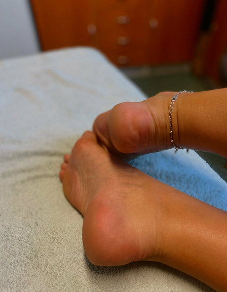 Feetloretta photo 52