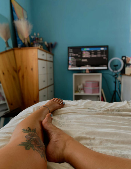 Feetloretta photo 56