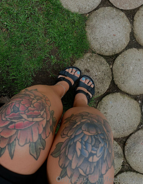 Feetloretta photo 59