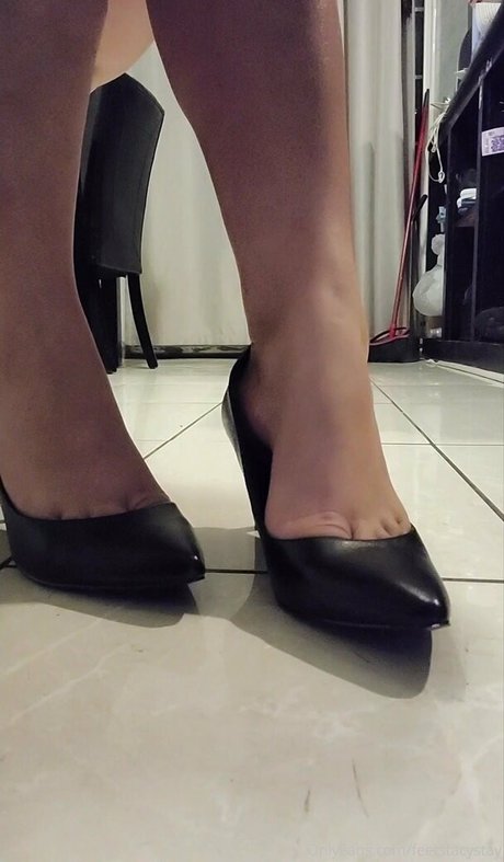 Feetstacystay photo 37