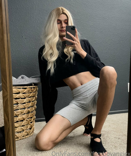Femboyangiesfeet photo 1
