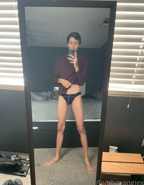 Femboyangiesfeet photo 3