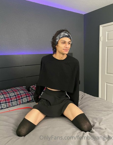 Femboyangiesfeet photo 7