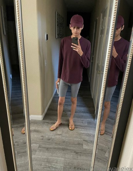Femboyangiesfeet photo 17