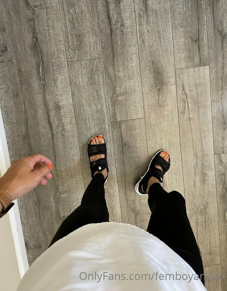 Femboyangiesfeet photo 34