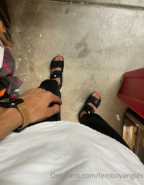 Femboyangiesfeet photo 36