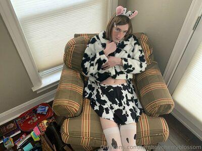 femboycherryblossom photo 163
