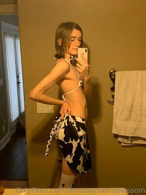femboycherryblossom photo 172