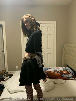 femboycherryblossom photo 253