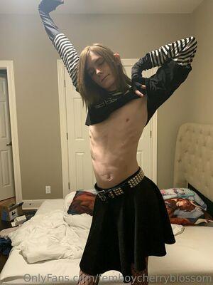 femboycherryblossom photo 263