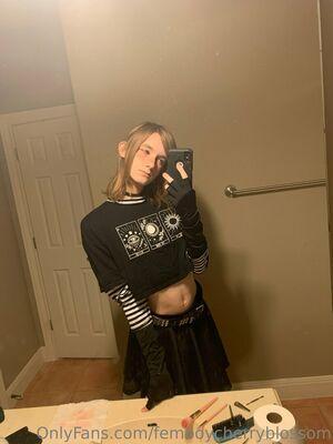 femboycherryblossom photo 280