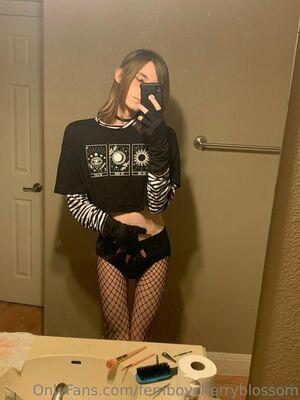 femboycherryblossom photo 286