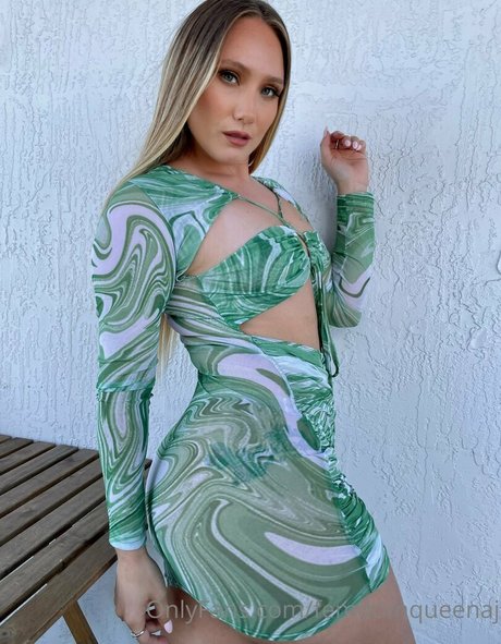 Femdomqueenaj photo 7