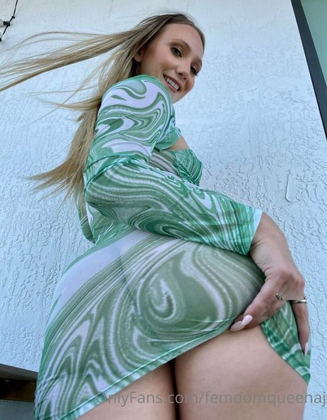 Femdomqueenaj photo 8