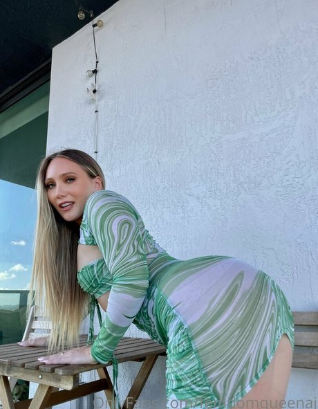 Femdomqueenaj photo 10