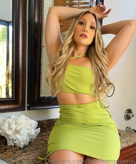 Femdomqueenaj photo 19