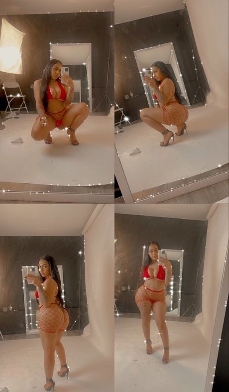 FineAssYonna photo 17