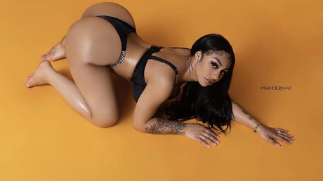 FineAssYonna photo 40