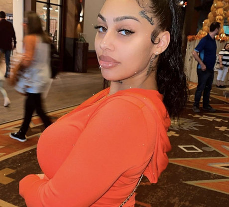 FineAssYonna photo 43