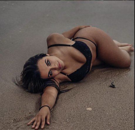 Flavia de Sousa photo 22