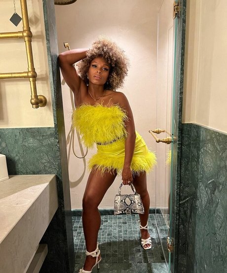Fleur East photo 15