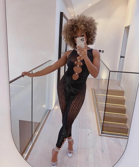 Fleur East photo 19