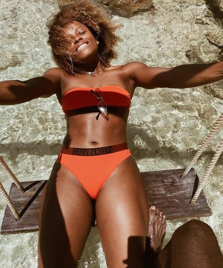 Fleur East photo 37