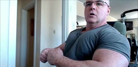 Flexbigmuscle photo 118