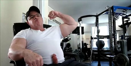 Flexbigmuscle photo 136