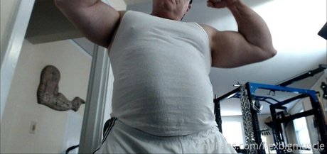 Flexbigmuscle photo 140