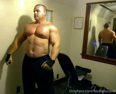 Flexbigmuscle photo 257