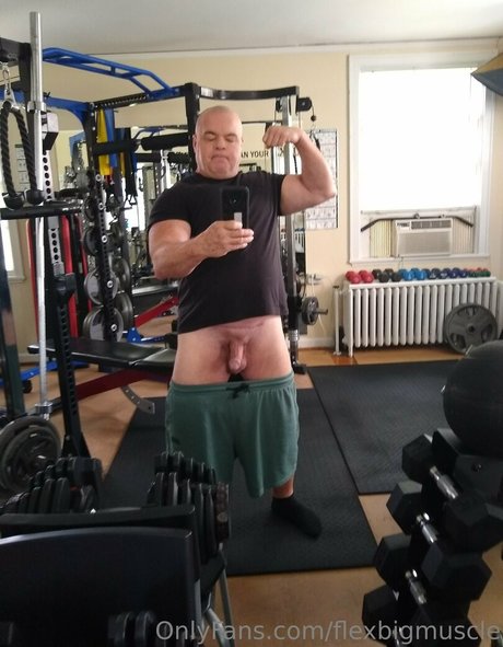 Flexbigmuscle photo 287